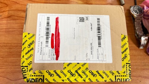 Sản phẩm đẹp chắc chắn xạc thử con 13 pro max ở cổng 20w thấy thời gian xạc đầy 50% pin khoảng gẩn 1giờ. Được tặng kèm thêm dây xạc iphone. Khá hài lòng. Cảm ơn shop