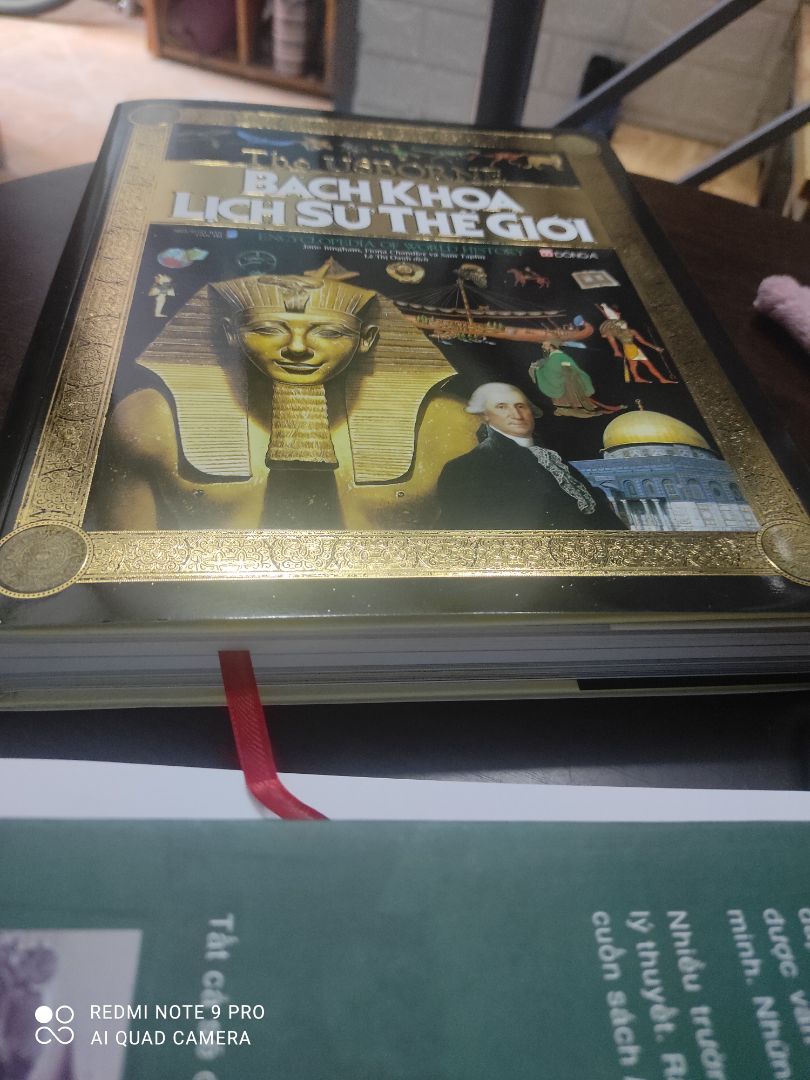sách cực kỳ nặng. giấy và hình ảnh chất lượng. đóng gói cẩn thận và giao hàng nhanh chóng.