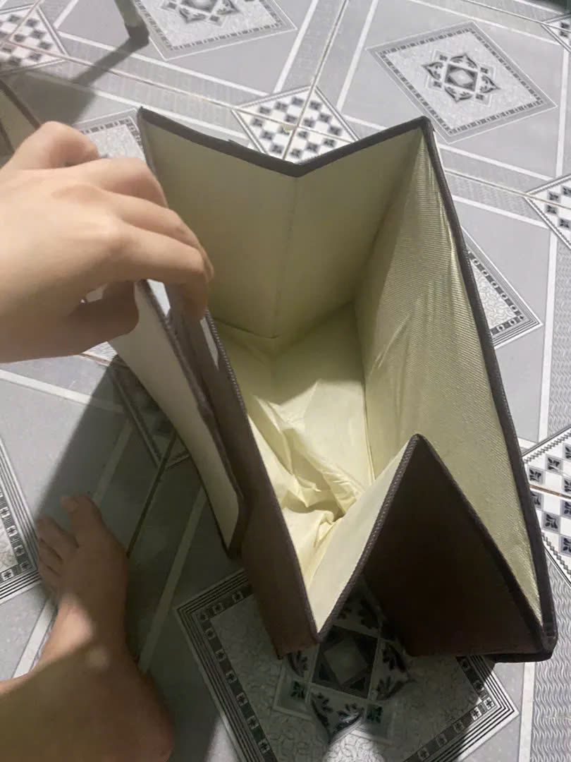 Giá rẻ , 2 hộp đồ cứng cáp chứ ko hề ọp ẹp nha . Rất hài lòng