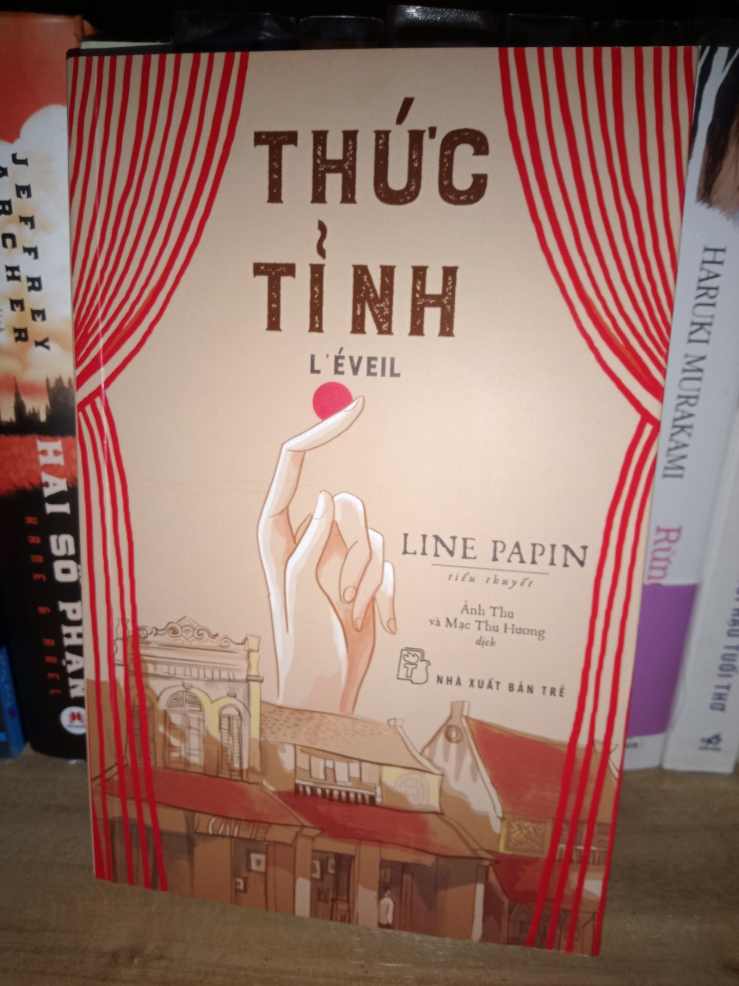 Em mua sale nên giá rất tốt! Nội dung thì có lẽ không hợp gu em nên đọc vài trang em đành lặng lẽ cất đi.