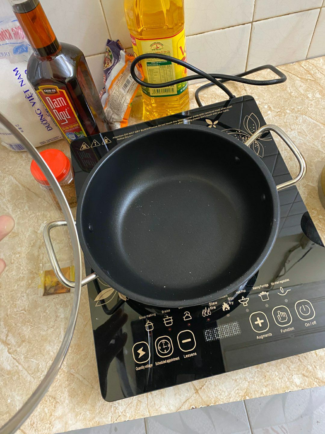 Shop giao hàng nhanh, đóng gói cẩn thận,  nồi rất dày, nấu bếp điện thicha lắm luôn