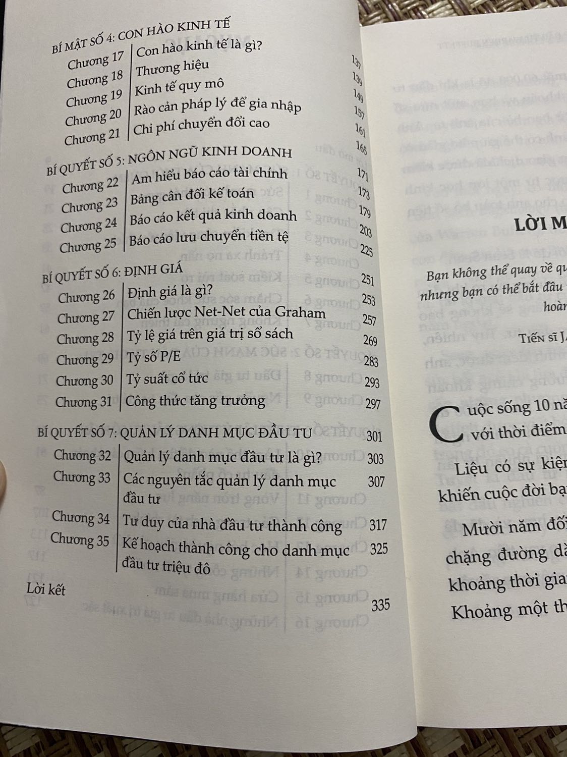 Bằng cách nào mà sách có thể thiếu nguyên một chương cuối hơn 30 trang vẫn qua được sự kiểm duyệt của tiki để giao tới tay người dùng vậy ạ?