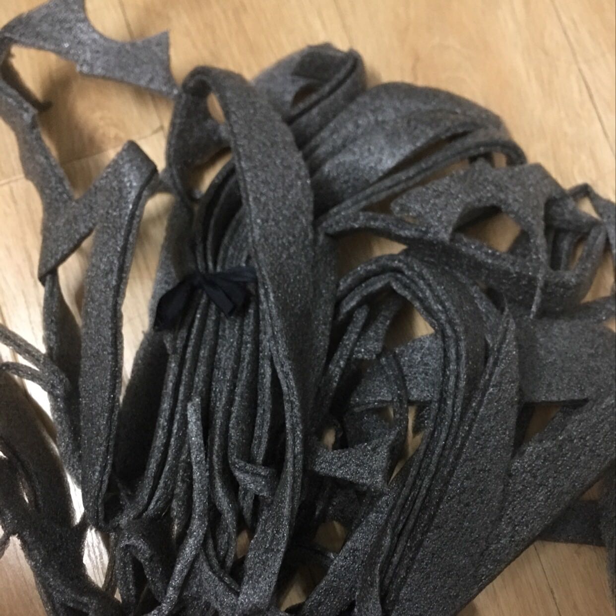 Sản phẩm này là đồ fake. Không có giấy tờ của công ty sản xuất. Không có dây đeo túi như hình minh hoạ. Thật thất vọng với số tiền đã trả. Đề nghị công ty bán hàng đổi lại sản phẩm. (Giữa túi còn có cả mớ rác nữa.😢)