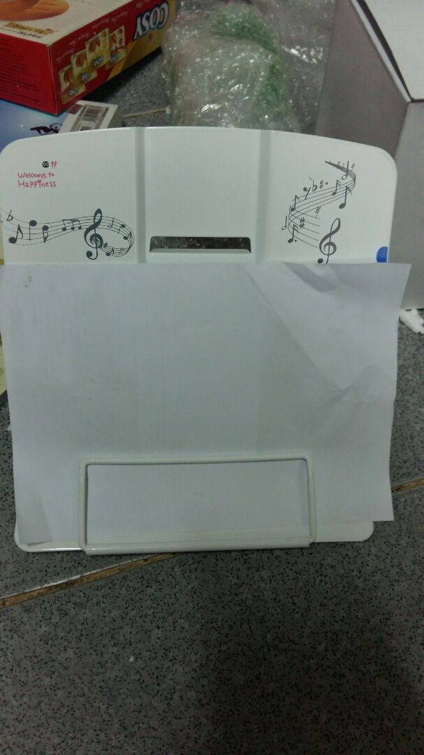 kệ sách này khá tốt trong việc giữ sách, có nhiều nấc để mình chỉnh tư thế đọc. thanh giữ sách có thể gập tùy ý giúp mình giữ các cuốn sách dày  cũng như các tờ giấy mỏng. rất tiện lợi