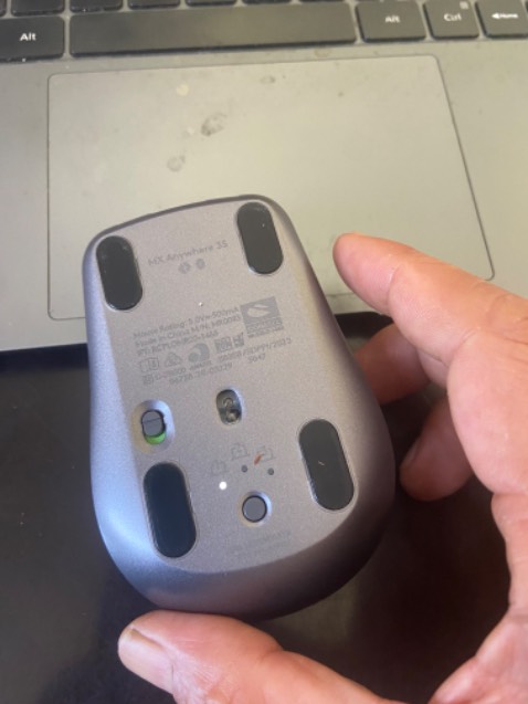 chuột xịn chính hãng, nguyên đai nguyên niêm phong, di chuột tốt trên mọi bề mặt