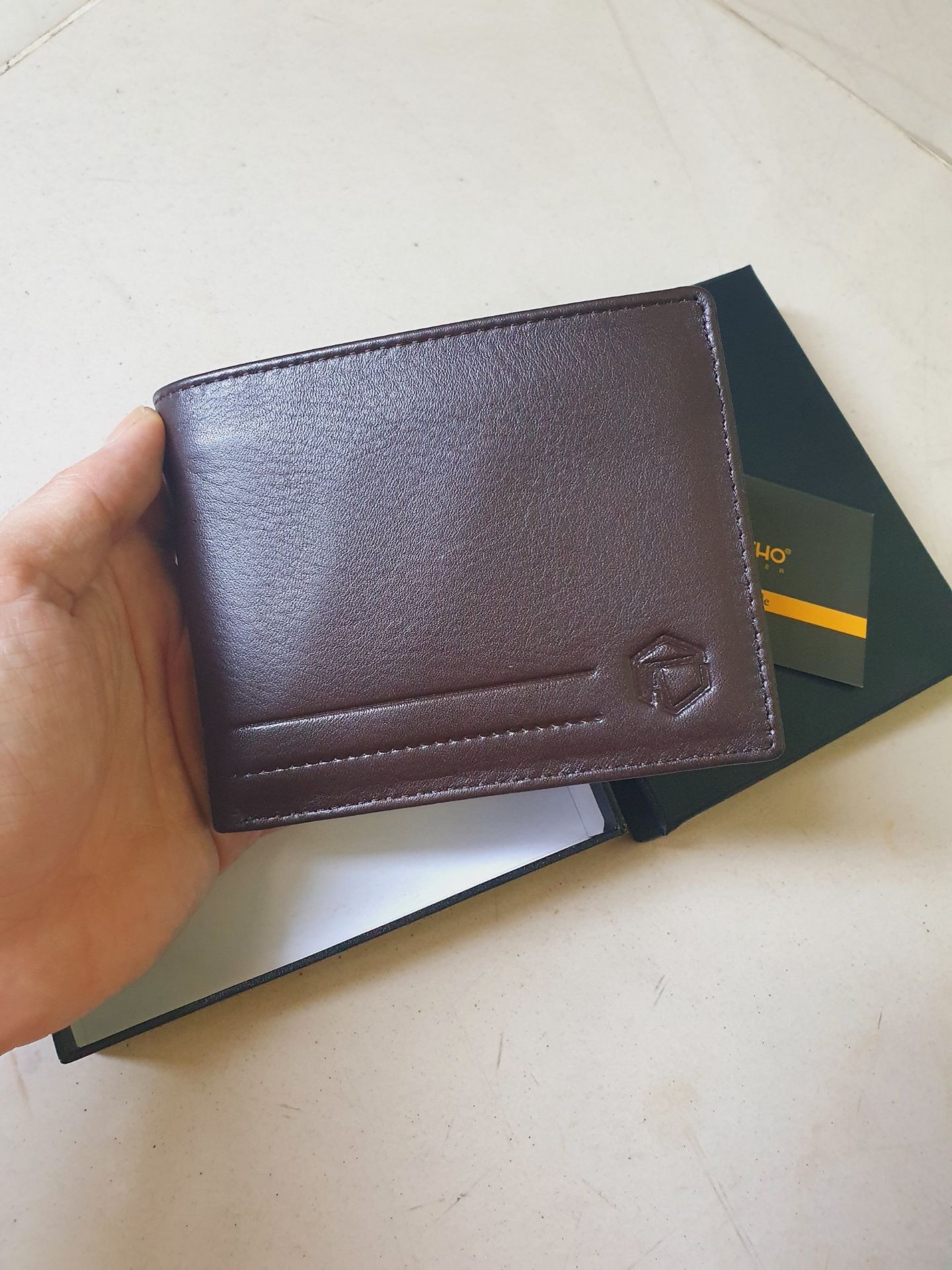 10 sao chất lượng, mẫu mã đẹp. Được cái ví nhiều ngăn thẻ, thích hợp những người như mình. Chất da ok