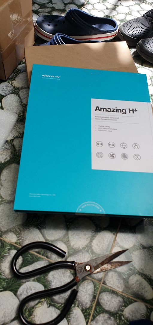 hàng chính hãng,  tem còn nguyên vẹn,  giao hàng sớm hơn dự kiến