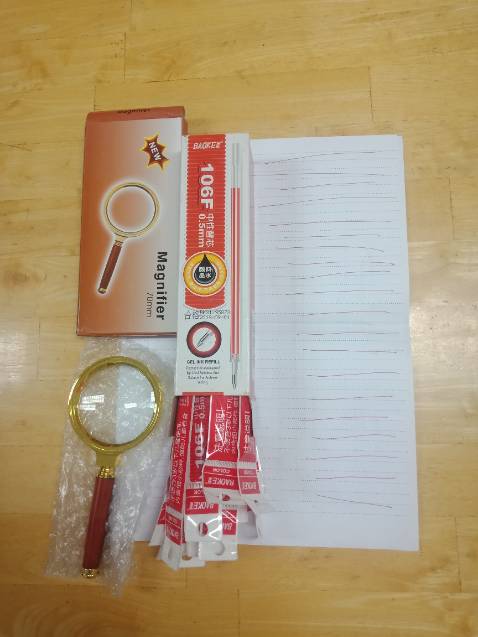 Kính như hình tuy nhiên trên vỏ hộp không có độ phóng đại của kính. Chất lượng tương ứng giá tiền.