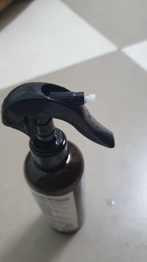 Xịt vài lần thì vòi xịt bị tung ra không sử dụng được. Không biết sử lý thế nào.