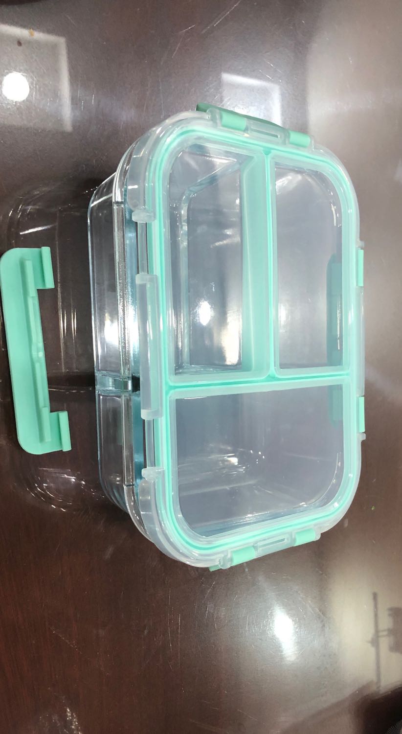 - Nhà bán không phải Tiki Trading nên chất lượng rất khác, nắp hộp không chắc chắn vừa cài thử thì bị bung ra. 
- Cùng 1 lúc mua hộp 2 ngăn từ nhà bán Tiki Trading màu hộp và nắp hộp rất tốt.
- Vì mình mua 1 lần rất nhiều nên trong cả đống hộp thì loại 3 ngăn này rất rất tệ và hơn hết là không có in nổi tên thương hiệu trên nắp hộp

YÊU CẦU TIKI LIÊN HỆ TRẢ HÀNG GIÚP MÌNH