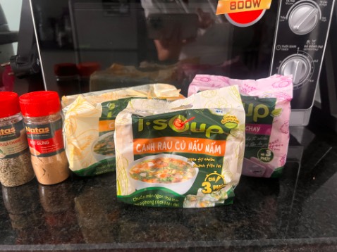 Các gói canh rất tiện dụng. Tiết kiệm thời gian, được shop tặng thêm bột gừng và hủ muối tiêu chanh. Cảm ơn shop! Các gói canh rất tiện dụng. Tiết kiệm thời gian, được shop tặng thêm bột gừng và hủ muối tiêu chanh. Cảm ơn shop!