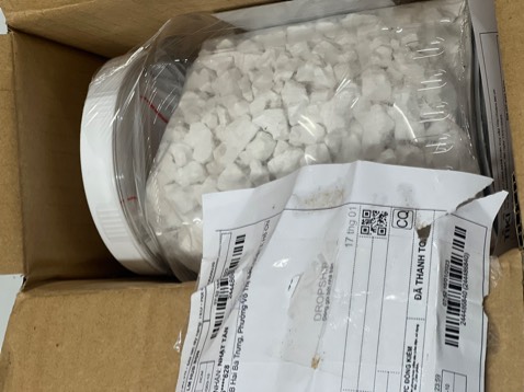 Sản phẩm nhìn rẻ tiền, không giống ảnh đăng bán. mn không nên mua