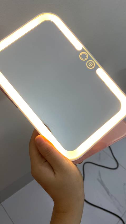 gương xịn sò đèn led ok lắm dùng để trang diểm siêu đẹp luôn giao hàng nhanh đóng gói hàng lại siêu cẩn thận