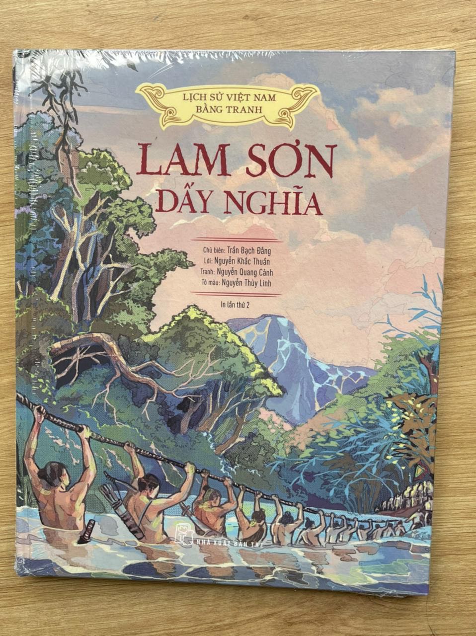 Sách đóng gói cẩn thận, mới và còn nguyên seal. Chất lượng in nhìn qua thấy tốt. Sẽ tiếp tục mua các cuốn khác của bộ này.