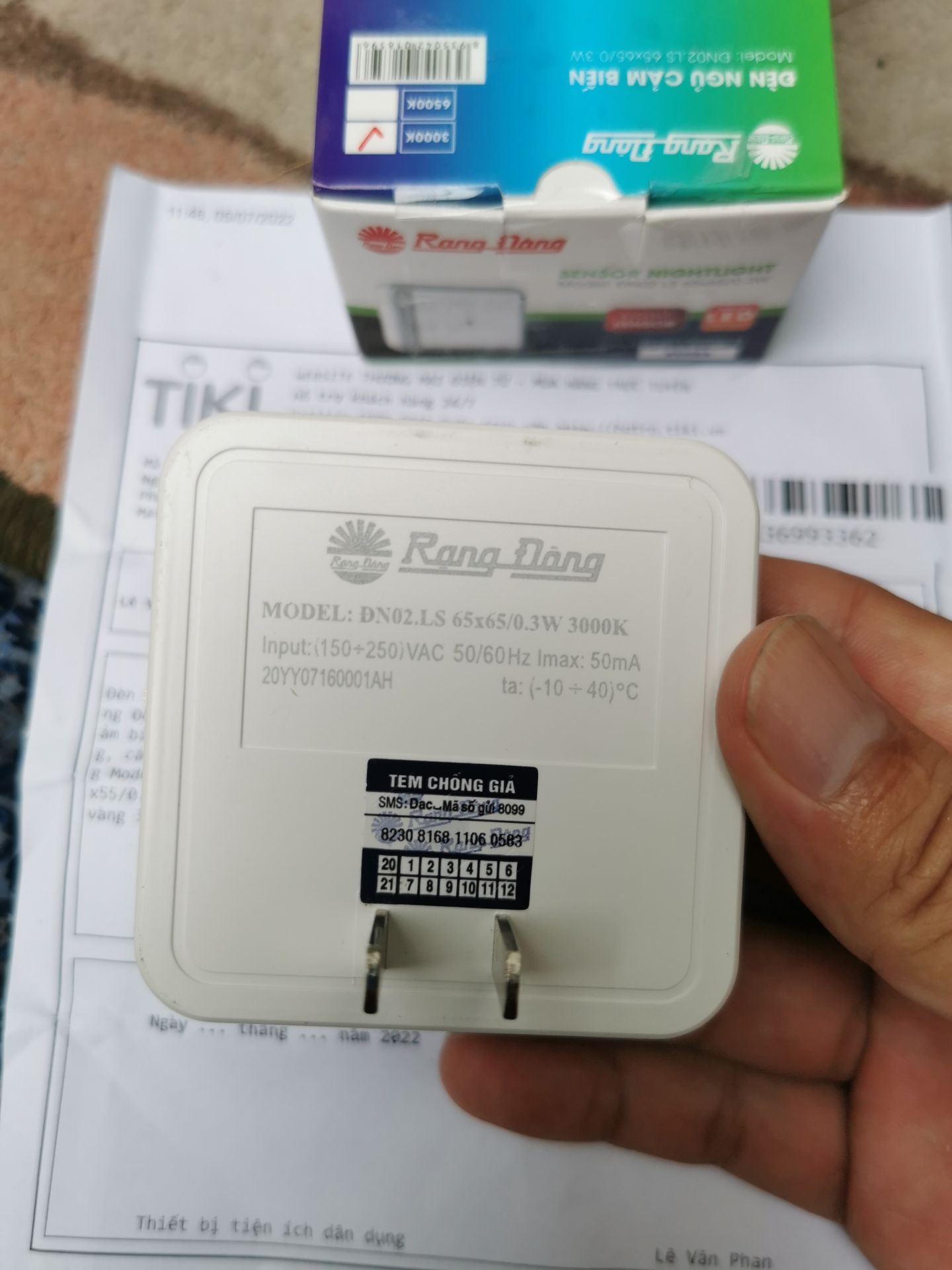 Tôi đặt đèn cảm biến chuyển động hồng ngoại nhưng đơn vị này lại gửi cho tôi đèn cảm biến ánh sáng thông thường, loại này không cảm biến chuyển động thân nhiệt như mô tả, kiểu dáng cũng hoàn toàn khác với hình ảnh chụp khi giới thiệu trên trang web. rất không hài lòng về dịch vụ của đơn vị này