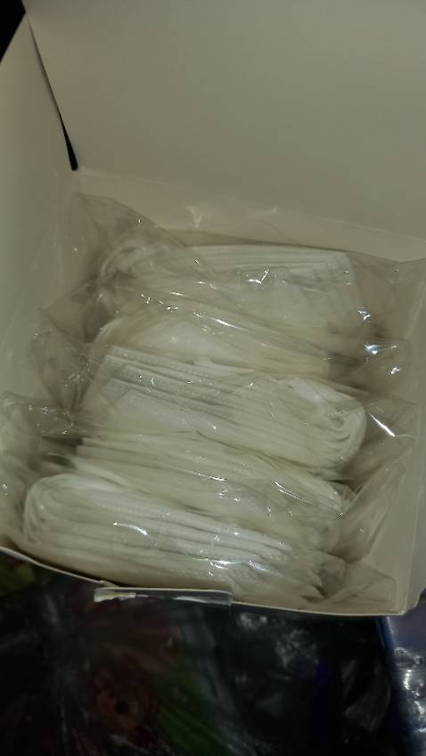 Hàng gói cẩn thận, còn hạn sử dụng. Dây đeo co dãn, chất vải dày, dễ thở. Hướng dẫn song ngữ chưa khớp nhau, chưa khớp hình ảnh hướng dẫn. Gói chung 5 khẩu trang 1 gói gây kém vệ sinh.