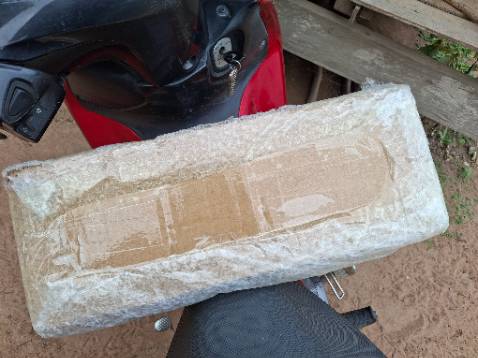 Sách khá nặng nên chưa dám bóc ra xem, chờ mua kệ sách mới là trưng "em ấy" hết sảy.