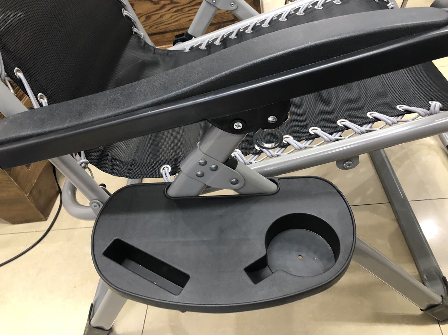 Giá tốt. Đóng gói chu đáo. Sản phẩm tốt đúng như mô tả. Nằm rất thoải mái & tiện lợi, phù hợp người lớn tuổi. Cám ơn shop