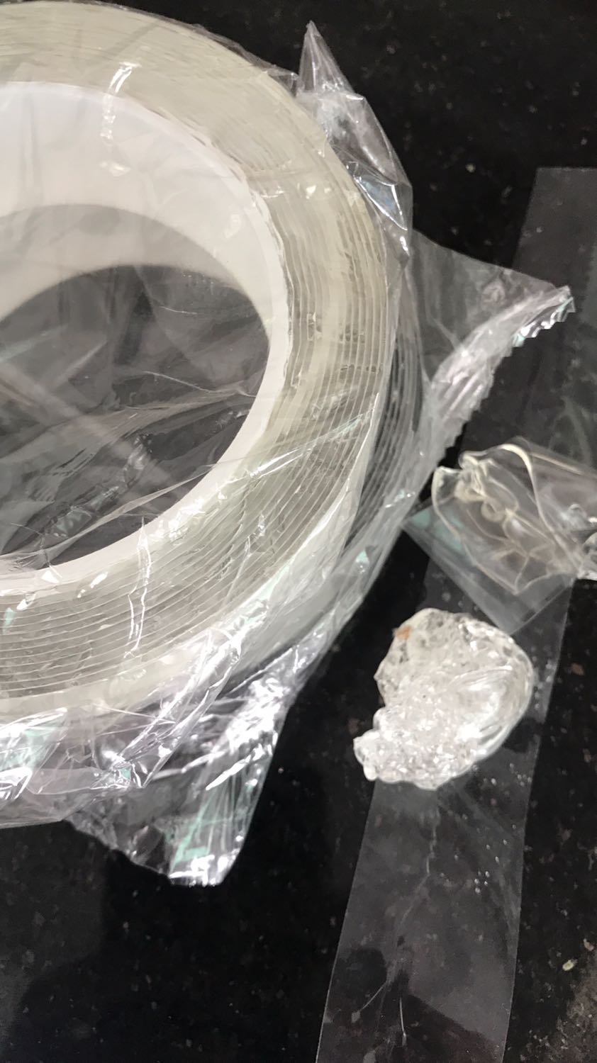 Giao hàng không đúng yêu cầu mua. Mua loại băng keo chịu nước thì giao hàng băng keo 2 mặt. Yêu cầu shop cho người thu hồi lại hàng