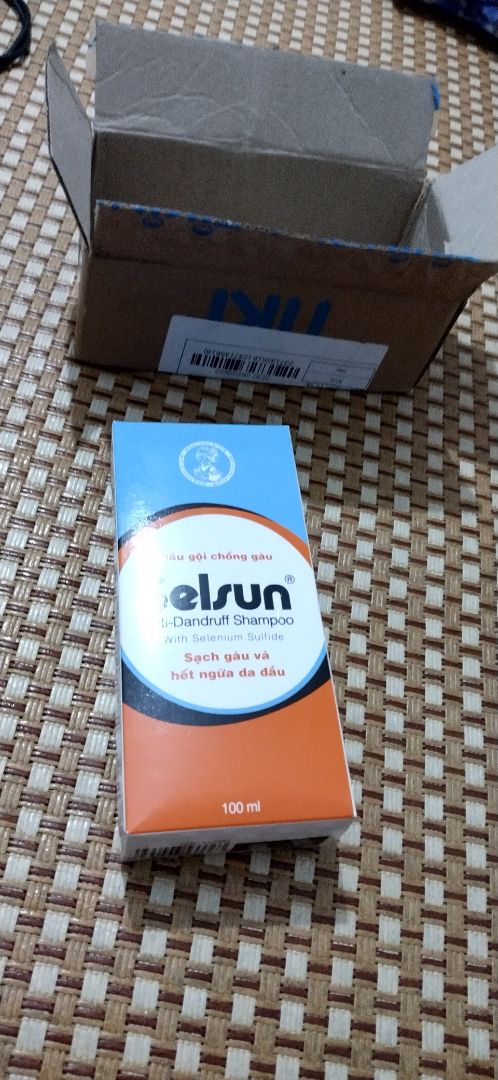 Hàng gửi về nhanh thật ấy.Đúng chuẩn loại 100 ml.Năm ngoái cũng nhớ mua 1 chai loại 100 ml nhưng kô nhớ của shop nào  mà kô hiêủ sao lại giao chai 50 ml.Mà thích hộp đóng gói của bên tiki đẹp.Nói chung shop bán hôm nay là uy tín đấy.Sẽ ủng hộ shop này lần tiếp theo. Hàng gửi về nhanh thật ấy.Đúng chuẩn loại 100 ml.Năm ngoái cũng nhớ mua 1 chai loại 100 ml nhưng kô nhớ của shop nào  mà kô hiêủ sao lại giao chai 50 ml.Mà thích hộp đóng gói của bên tiki đẹp.Nói chung shop bán hôm nay là uy tín đấy.Sẽ ủng hộ shop này lần tiếp theo.