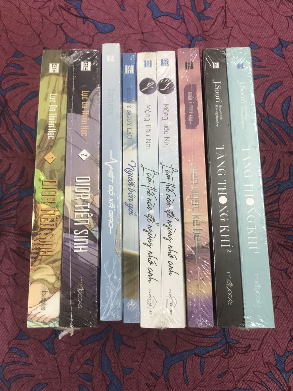 Mình mua chung với mấy cuốn khác mà cuốn nào cũng có bọc nhựa bên ngoài nên mình rất yên tâm. Anh Tiki giao hàng rất dễ thương và nhanh chóng. Sách đang sale nhẹ mà mình có coupon nên hốt luôn.