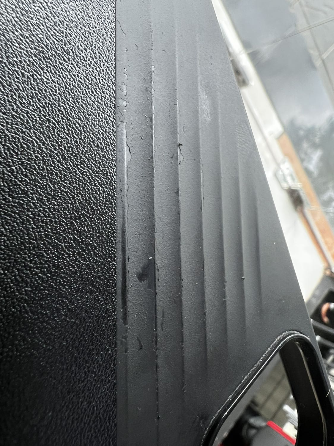 Ốp rất kém , dùng vài bữa đã tróc mặt lưng, nhắn tin thì shop không thèm trả lời, quá thất vọng