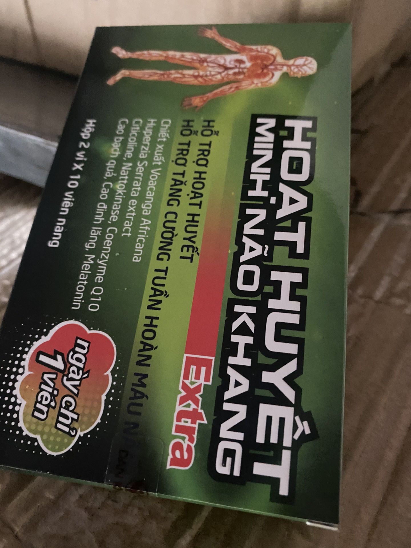 bố mình bị tiền đình, hay đau đầu chóng mặt, nhất là khi trời mưa. Bố mình nói uống cái này thấy cơ thể cũng khỏe hơn nhiều. Shop mall chính hãng mình đã mua nhiều lần rồi nên mn yên tâm nhé