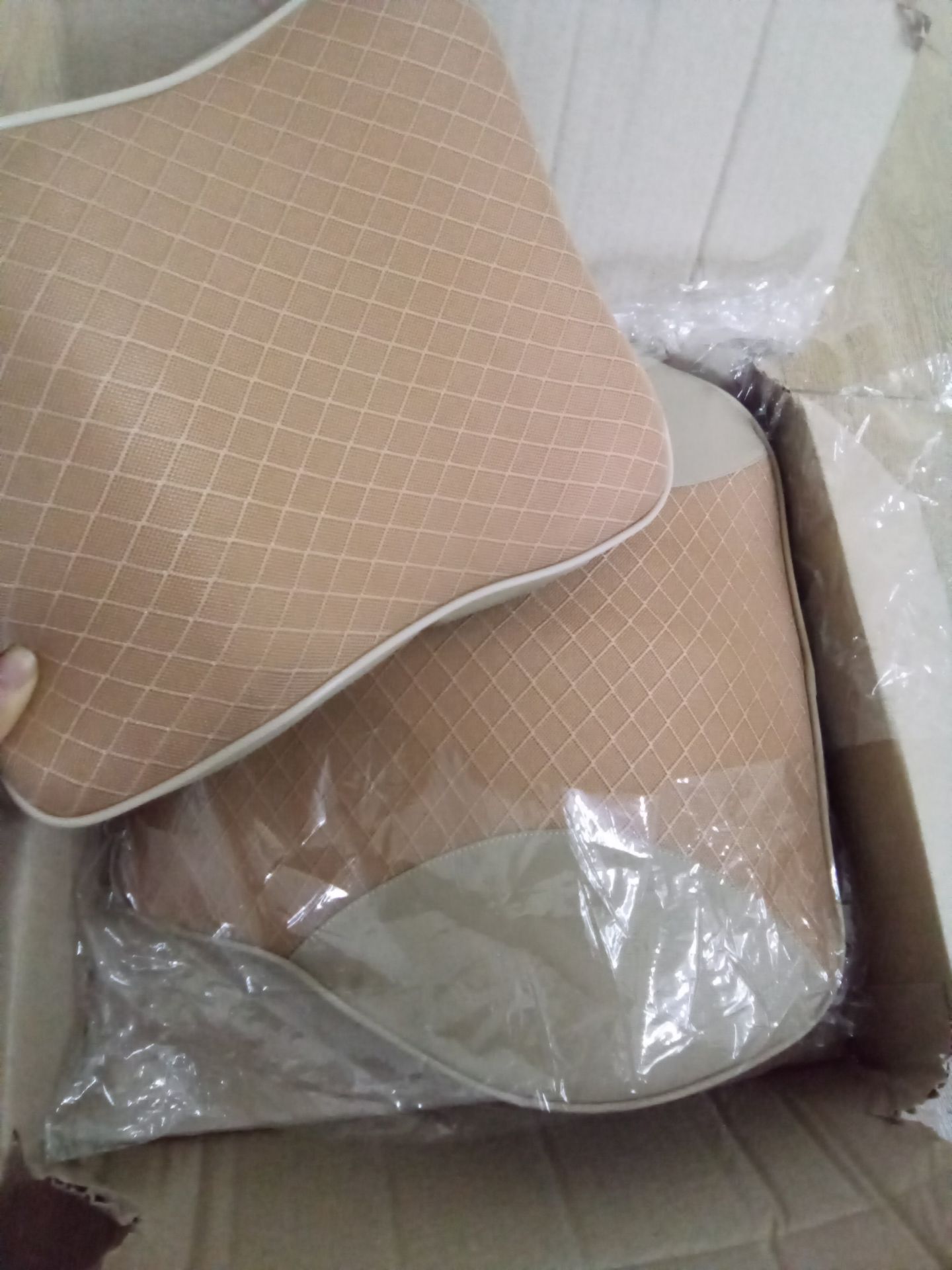 Gối êm. tựa vào thấy thoải mái đúng cao su non chứ không phải mút xốp nên đàn hồi tốt, chờ shoo sale để mua thêm 1 đôi nữa cho ghế phụ Gối êm. tựa vào thấy thoải mái đúng cao su non chứ không phải mút xốp nên đàn hồi tốt, chờ shoo sale để mua thêm 1 đôi nữa cho ghế phụ