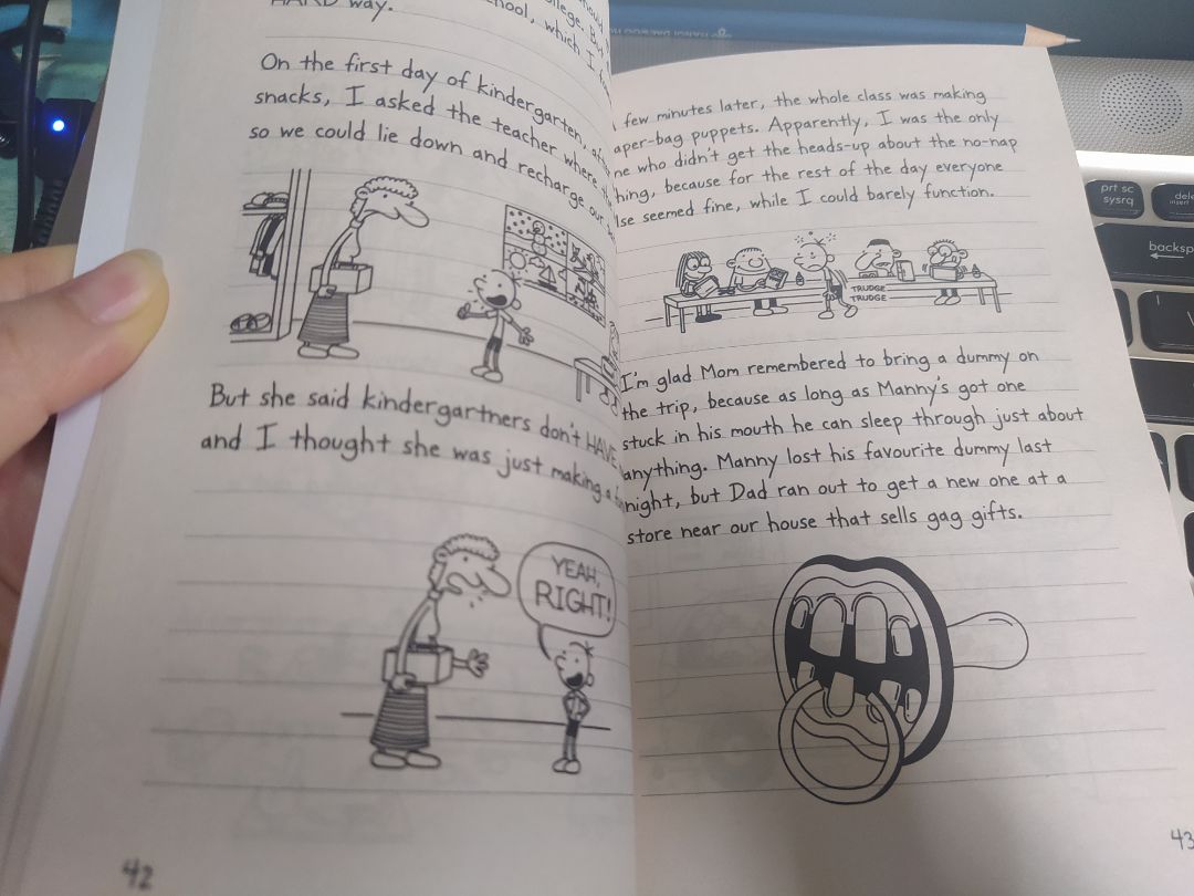 Đây là cuốn sách được khuyên đọc để luyện tiếng Anh, mình đã có bản mềm rồi, nhưng khi cầm sách trên tay vẫn thấy vui hơn. mình cũng thích loại giấy này, cầm nhẹ tay và không bị loá mắt. Sách được bọc bằng 1 lớp nylon khá dày. Rất hài lòng.