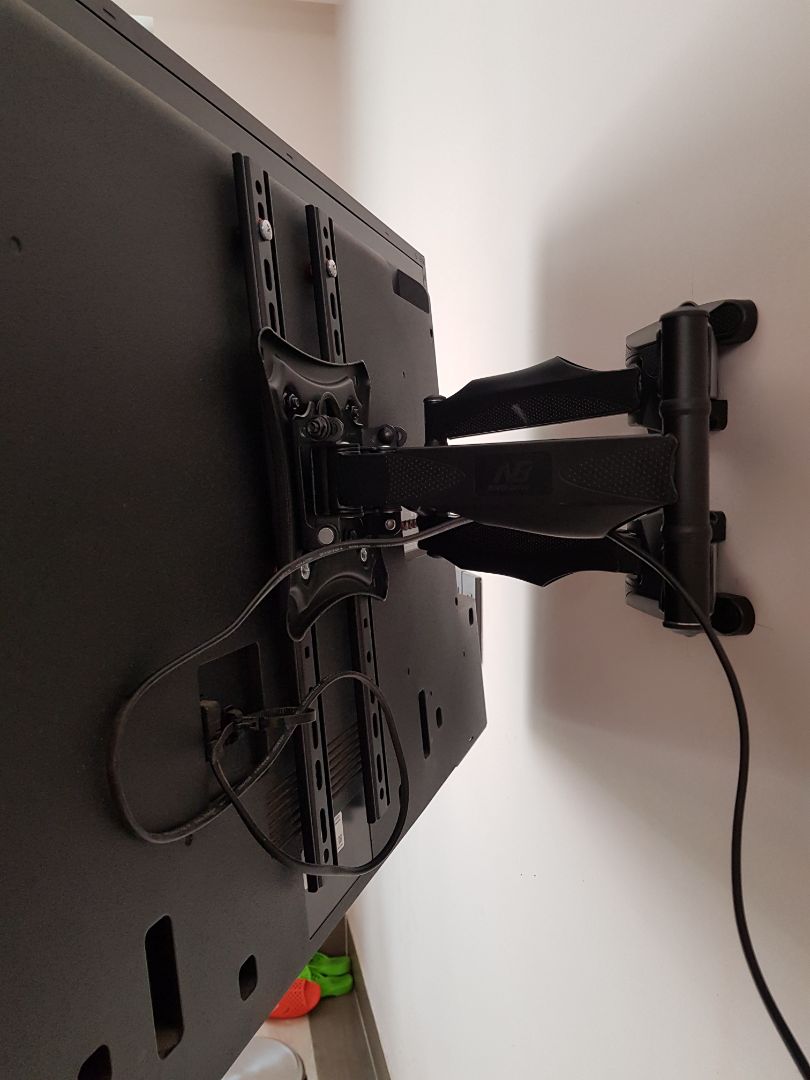 Sản phẩm đầy đủ phụ kiện và đẹp như mô tả. Tiki giao hàng rất nhanh, sớm hơn dự kiến 3 ngày. Khung treo đẹp, chắc chắn, chất lượng xuất sắc và rất dễ lắp đặt. Rất đáng đồng tiền ! Cảm ơn Tiki !