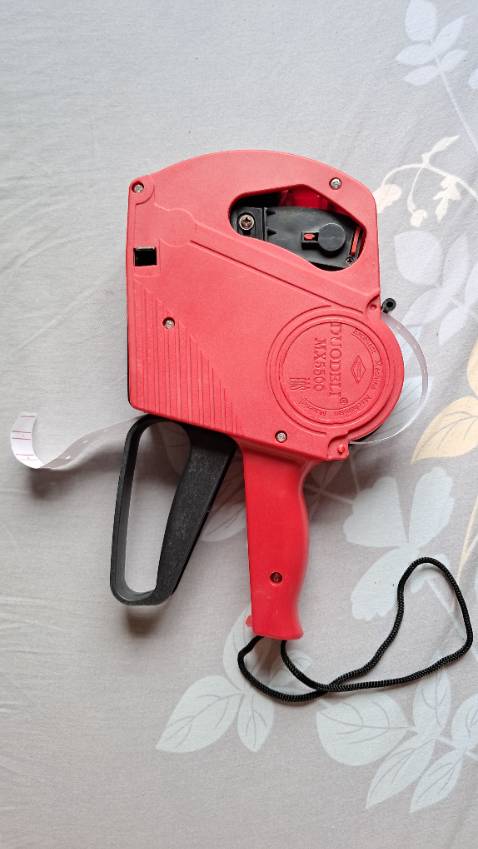 Máy mua về bấm giá không được, sản phẩm khác với hình ảnh.