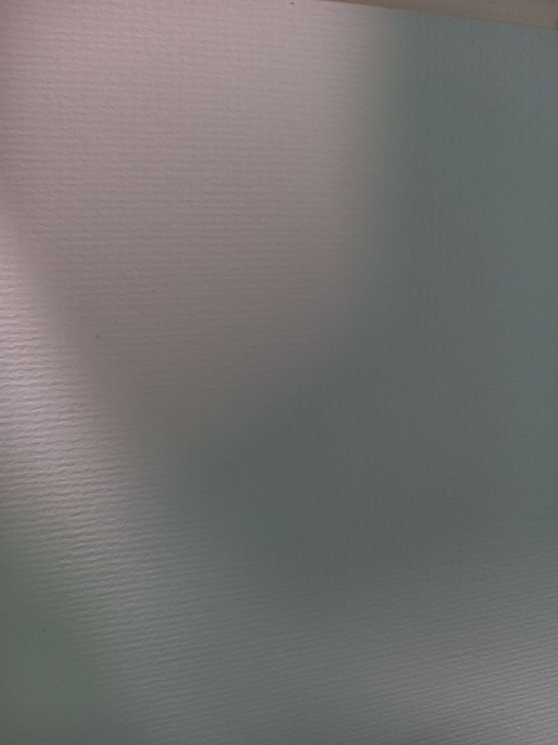 giấy k phải là loại 300gsm nên khi tô nước dễ bị cong nhưng k phải là vđề gì quá lớn. Vân giấy nhìn đẹp lắm( gấc là hợp ý mình luôn) giá như vậy là quá ổn so vs chất lượng sản phẩm rồi ạ, mới tập vẽ màu nước dùng loại này cũng OK chứ mình thấy giấy 300gsm mắc lắm chưa chuyên dùng hơi phí. Nói chung là sản phẩm tuyệt vời