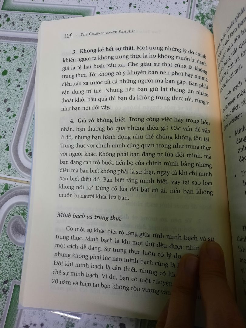Giao hàng nhanh. Mới đọc thử vài trang thấy hay. Để đọc xong hết review tiếp.