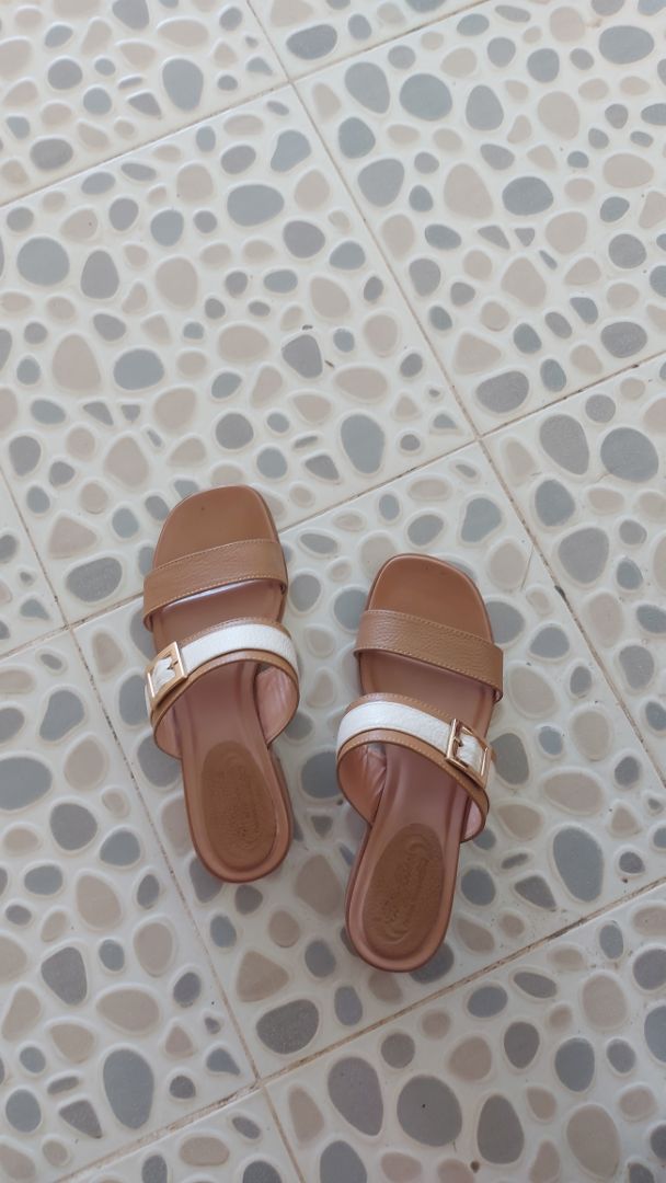 sản phẩm đẹp nhưng k giống hình mẫu lắm