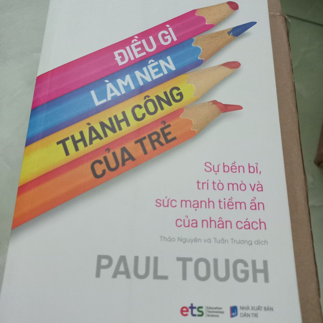 Cuốn sách khá thú vị cho các bố mẹ muốn  tìm hiểu để giáo dục con mình. mua dịp sale, nên sách có vẻ ko đc mới cho lắm. còn mọi thứ thì ok hết nhé. tạm ổn áp