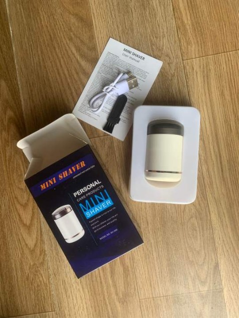 Máy nhỏ bé, rất tiện lợi. Cạo rất sát, nhẵn, không thấy đau rát gì, máy khoẻ lại còn chống nước rất tốt. 
Mình rất ưng, anh em yên tâm mua nhé !!!