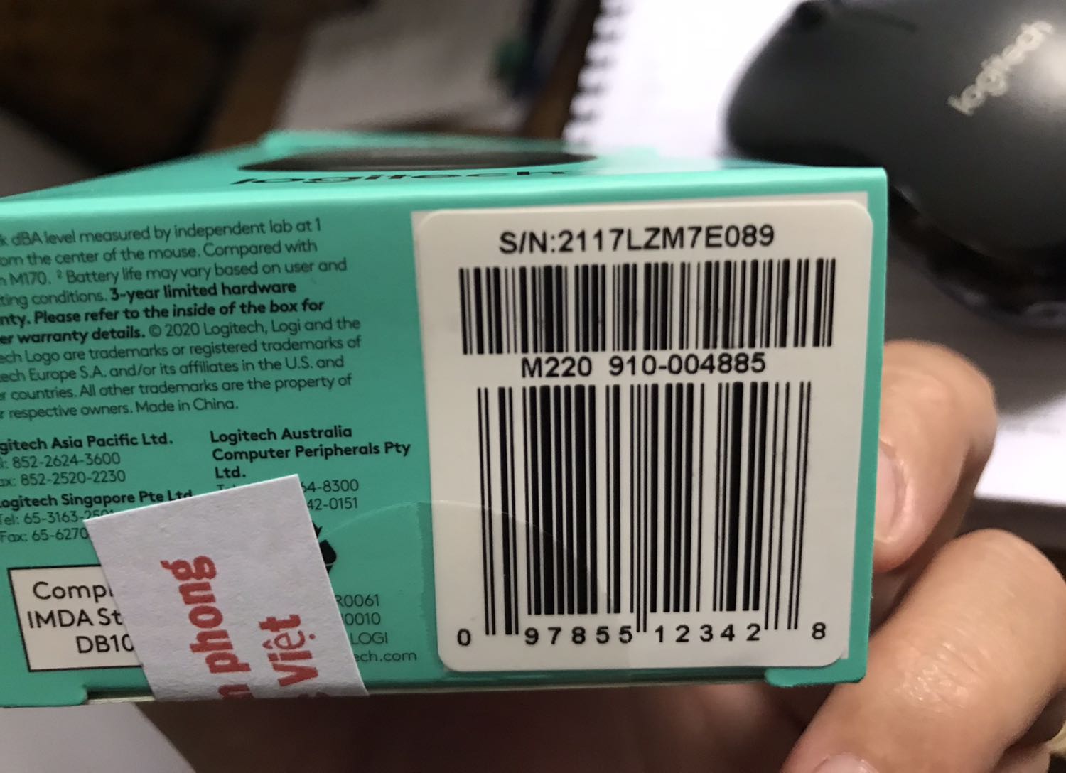 Tiki đóng gói cẩn thận, tuy nhiên khi nhận sản phẩm số S/N trên hộp và sản phẩm lại khác nhau? Thế là thế nào? Yêu cầu Tiki giải thích, thu hồi và giao lại đúng sản phẩm chứ 2 thông tin S/N không trùng khớp thì khách hàng sao dám tin tưởng nguồn gốc cũng như chất lượng sản phẩm?