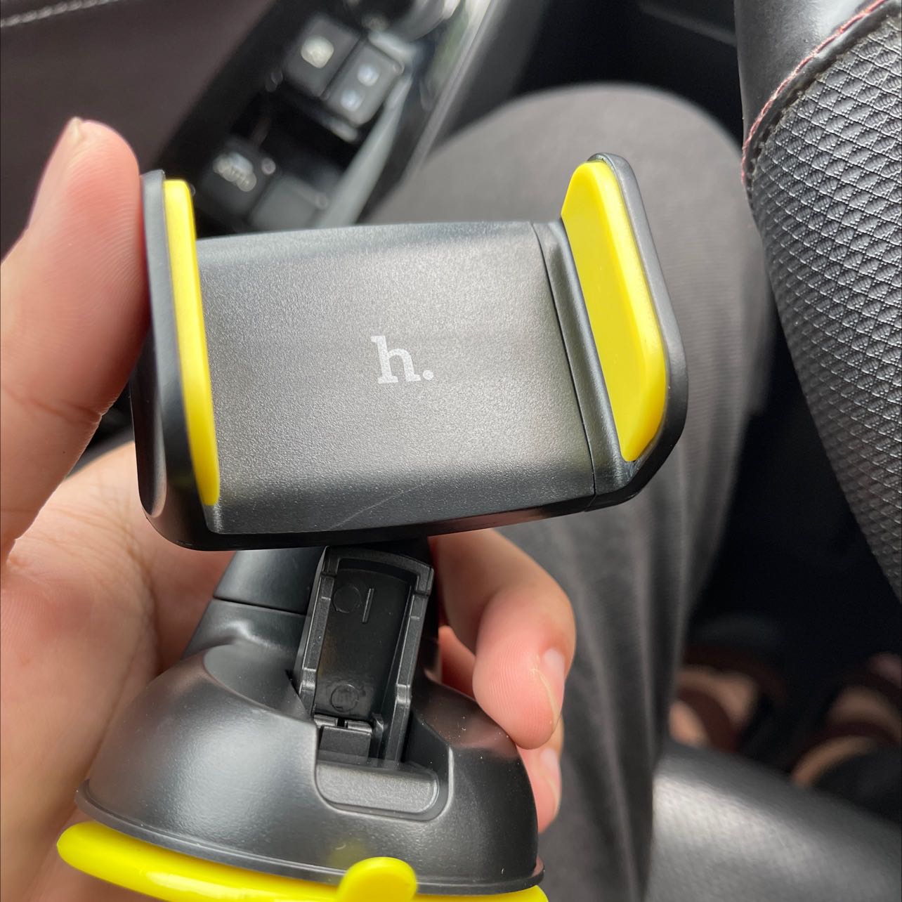 Đặt 1 mẫu giao mẫu khác, ngừoi nhà không biết tháo ra nên phải sữ dụng