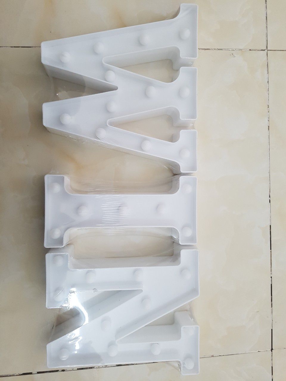 Hàng giống như quảng cáo. Chữ to, đẹp. Đóng gói cẩn thận mà giao hàng lại siêu nhanh. Rất đáng để mua