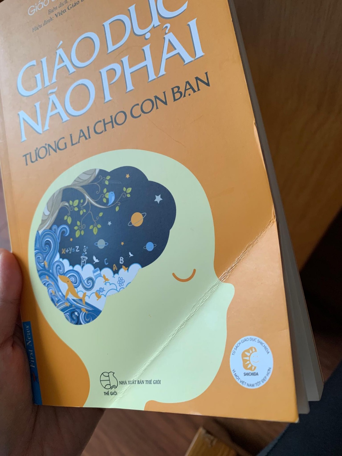 Mình nhận được cuốn sách bị gấp mép bìa và bị cũ. Đề nghị Tiki kiểm tra sách kĩ trước khi ship hàng.