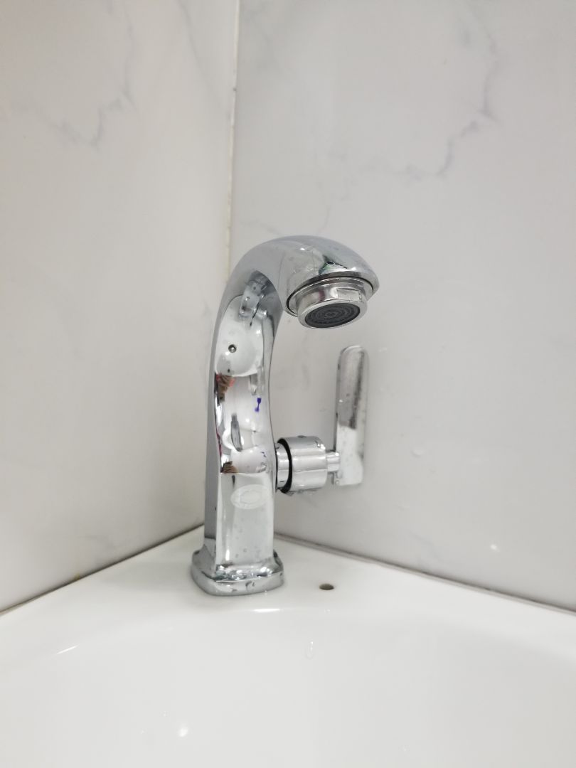 sản phẩm mẫu mã khá sang trọng, đẹp. lắp đặt cũng khá dễ dàng. vòi nước cao dễ đang rửa và hứng nước. tay vặn mình cảm thấy khá nhẹ dễ cho trẻ con trong nhà sử dụng. nói chung là mình hài lòng