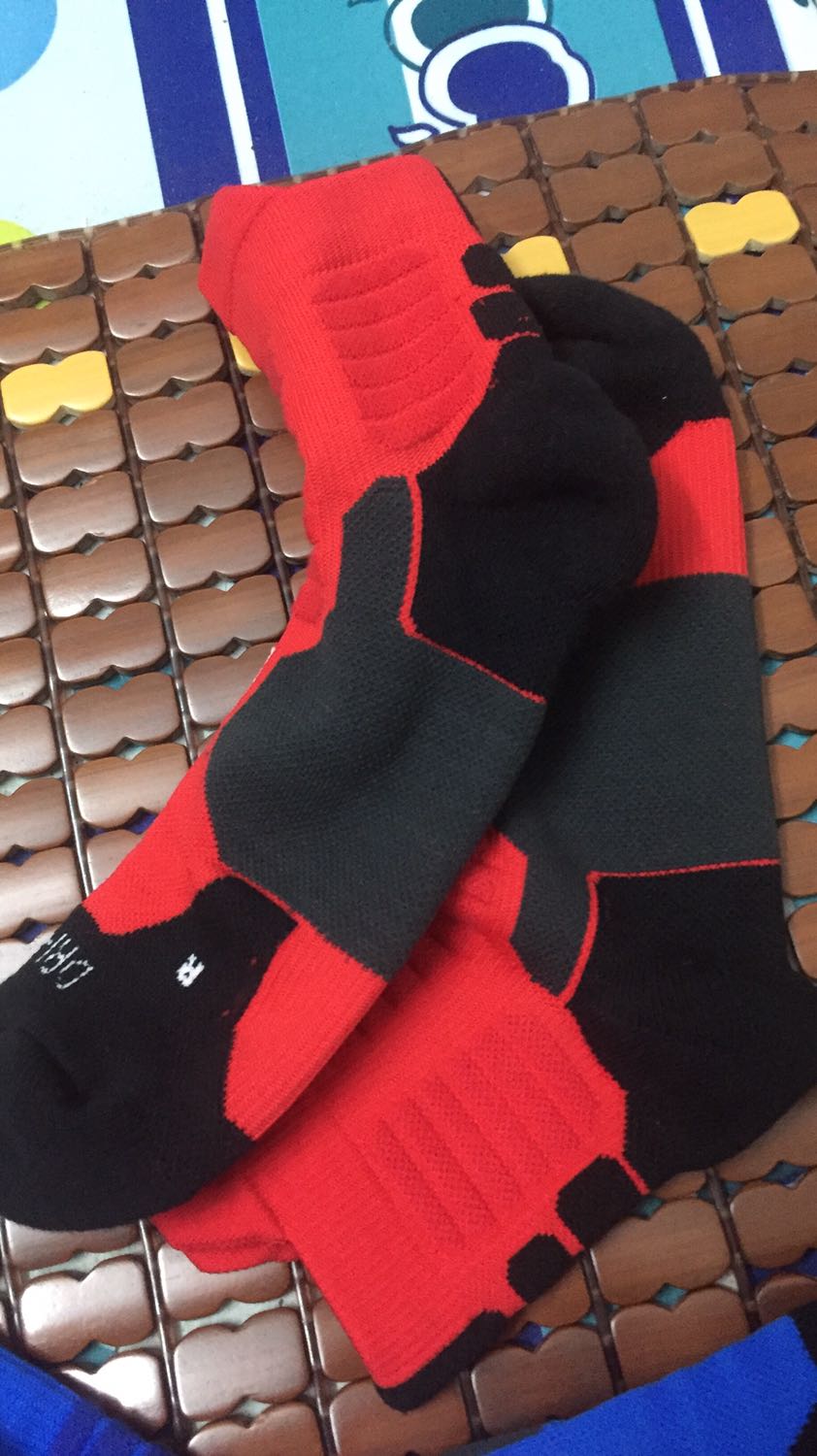 chất lượng ổn , giao nhanh , nhưng hơi khít chân quá