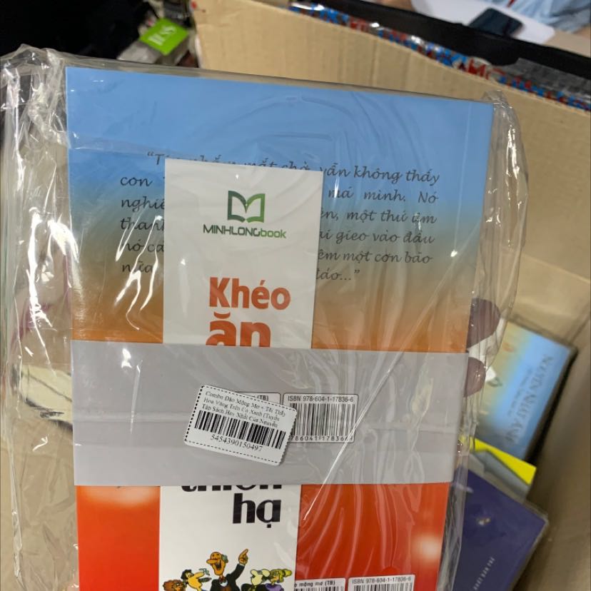 Hàng đẹp đóng gói cẩn thận có bao màng, có đủ quà đính kèm, mình cần mua số lượng nhiều với gấp mà tìm mãi các nền tảng không có. Mà sách chuẩn nhé.