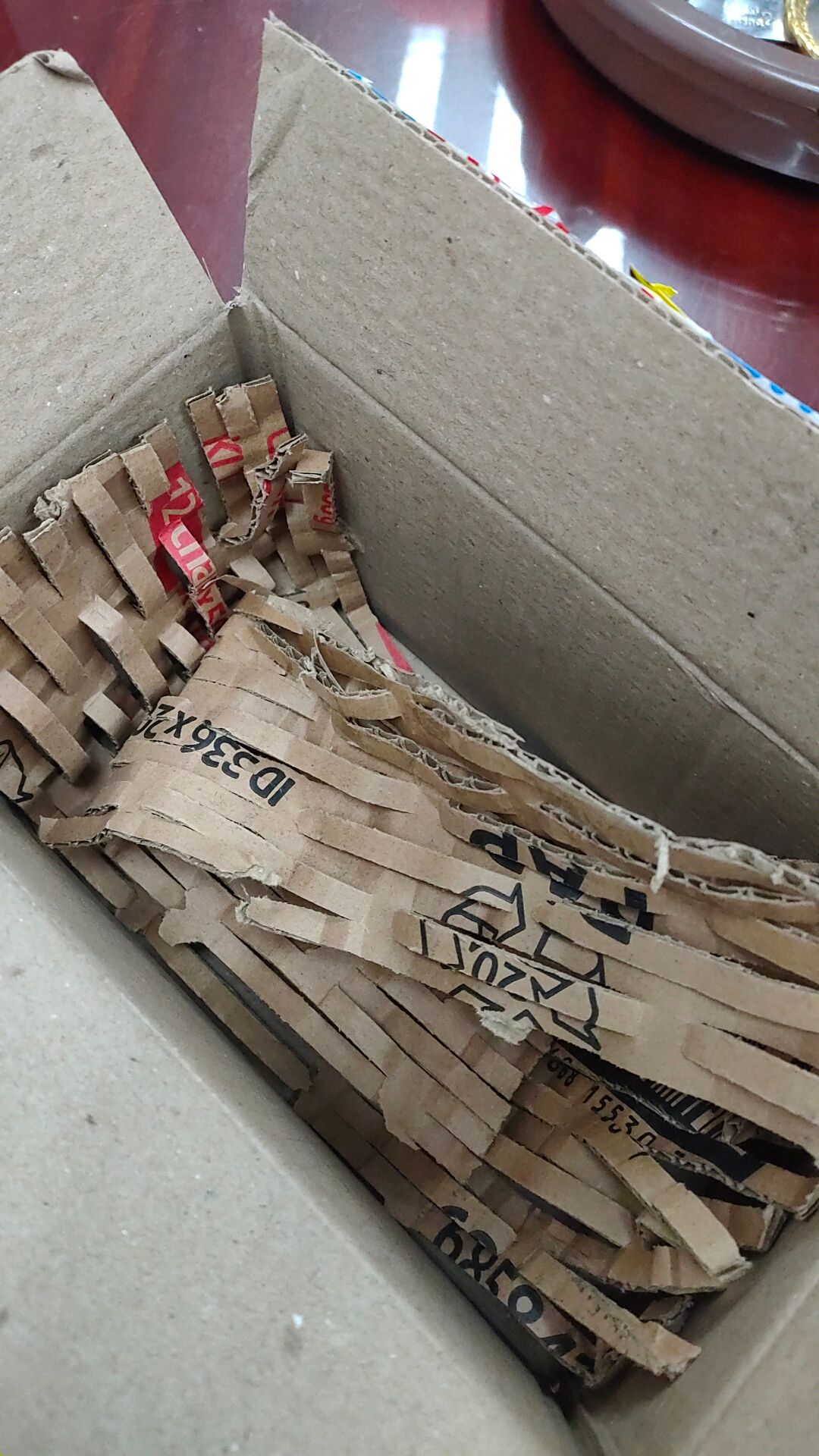 Đóng gói cẩn thận, chất lượng tốt. Logitech giá rẻ luôn là lựa chọn tốt nhờ khung hình mượt và mic chống ồn chủ động.