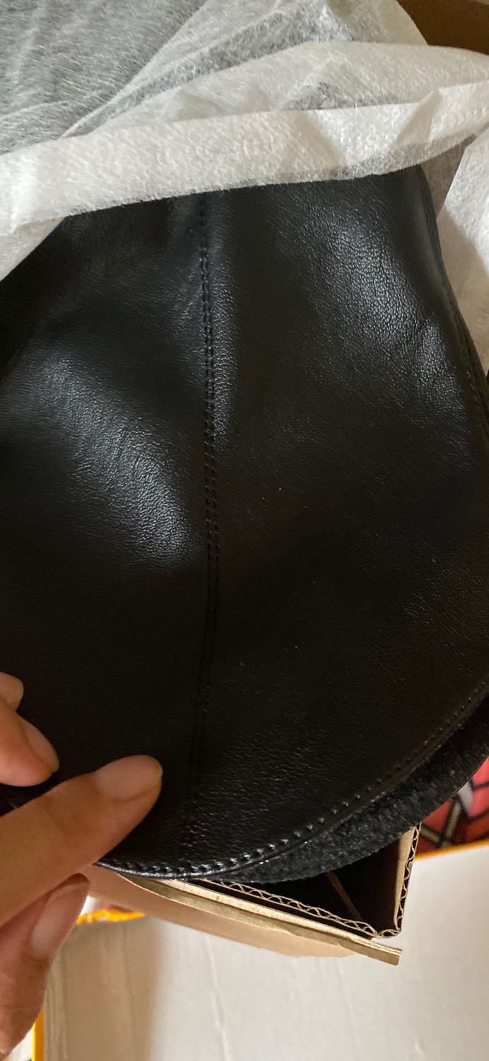 Giày ok, da mềm, lót mỏng phần bên trong phía trên, đi không đau chân, chất lượng ổn, mùi hơi đau đầu phải để ở ngoài mấy ngày mới cất tủ đc