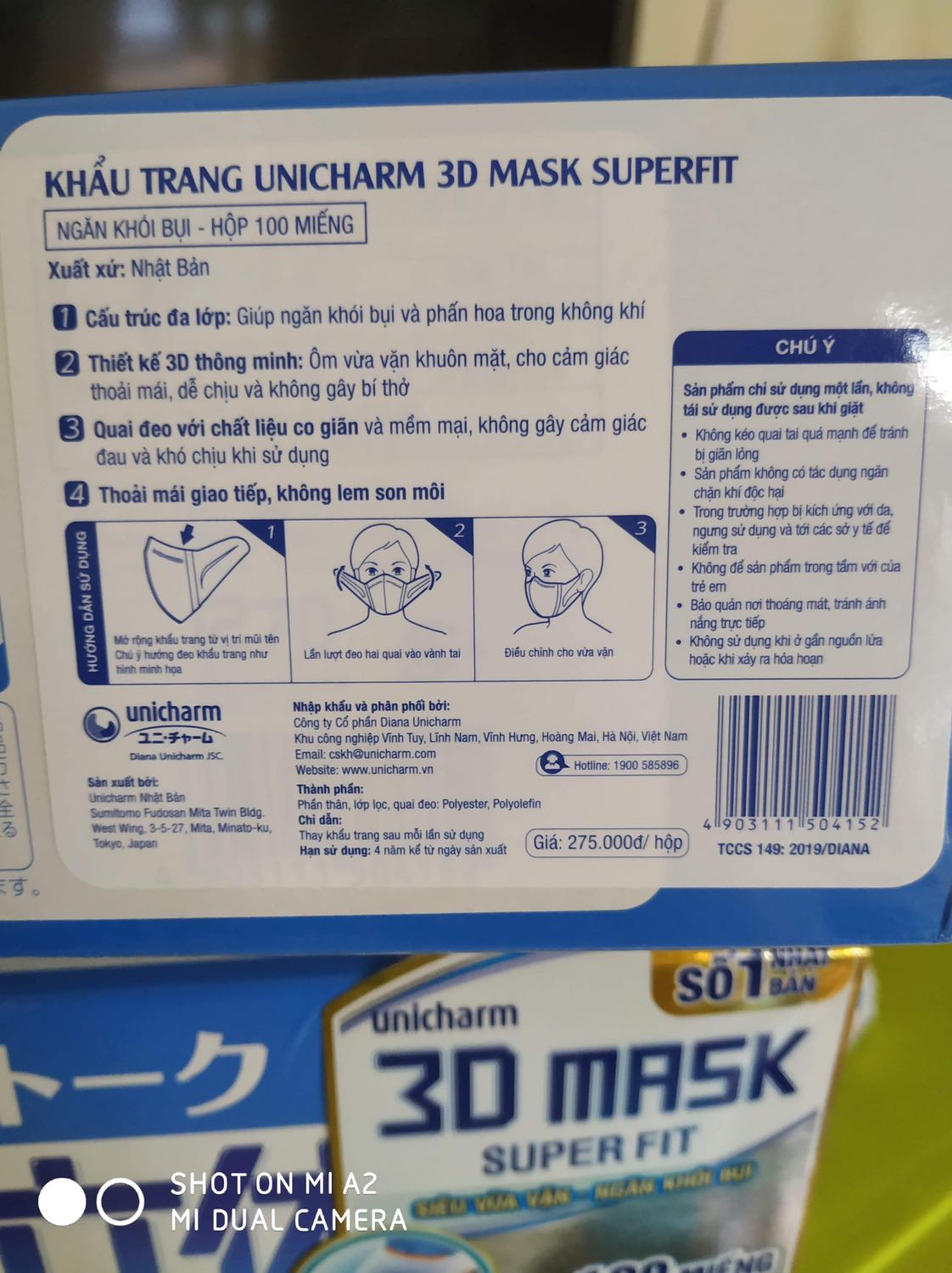 Mình thật may khi tiki vừa nhập lại hàng thì mua dc 2 hộp này, khẩu trang trong thời điểm này khan hiếm kinh khủng mà giá lại bị đội lên x2 x3 x5,. Mình mua được gía 275k/ hộp. 1 đơn mua được 2 hộp tối đa. Nên đã mua dùng cho cả nhà. Lưu ý loại này như hình, thì không chống virus dc, mình cũng chỉ có nhu cầu dùng để đi đường, nếu đến chỗ đôn người mình chồng thêm 1 khẩu trang vải bên ngoài cho tiện. Mình thật may khi tiki vừa nhập lại hàng thì mua dc 2 hộp này, khẩu trang trong thời điểm này khan hiếm kinh khủng mà giá lại bị đội lên x2 x3 x5,. Mình mua được gía 275k/ hộp. 1 đơn mua được 2 hộp tối đa. Nên đã mua dùng cho cả nhà. Lưu ý loại này như hình, thì không chống virus dc, mình cũng chỉ có nhu cầu dùng để đi đường, nếu đến chỗ đôn người mình chồng thêm 1 khẩu trang vải bên ngoài cho tiện.