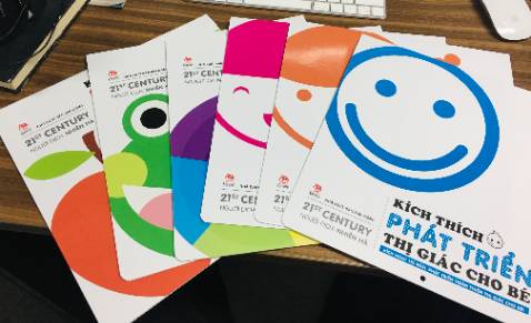 sách giao nguyên vẹn!
sách đẹp nhiều màu sắc và khổ bự, dễ cầm, dễ cho bé coi,  rất phù hợp với bé dưới 6 tháng tuổi