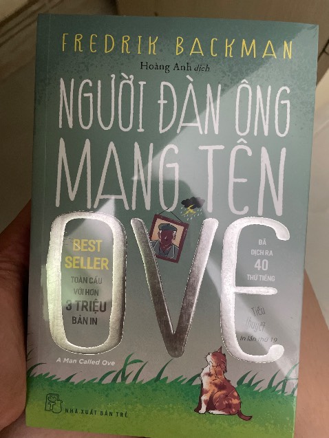 sách mình chưa đọc nhưng nghe rv hay nên mình mua, còn 4s là vì vận chuyển làm lủng 1 lỗ to trên đơn của mình, may mà mình đặt sách với có chống sốc nên sách còn nguyên vẹn
mong bên tiki xem lại chứ nhận hàng mà thấy z cũng hoảng á🥲