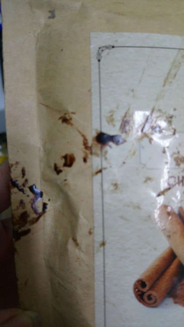 Vừa nhận hàng, mở hộp ra là thấy ngay bịch bột quế bẩn thấy sợ. Bên ngoài dính gì lem nhem, cáu lại. Không hiểu bên hãng nghĩ gì mà lại giao hàng như thế này cho khách. Thật là hết chịu nổi. 
Tiki giao nhanh.