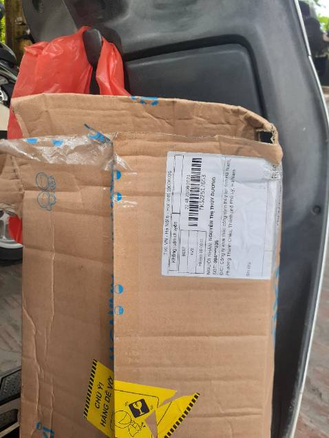 mình đã mua 3 lần 3 hộp 1,4kg của shop. 2 lần trc mình khá hài lòng. lần này thâth sự thất vọng vì cách đóng gói. ship gọi giao hàng thứ 7 mình ki nhận đc vì ngày nghỉ, hẹn ship thứ 2. khi nhận hàng thì hàng như đã bị mở, mình hỏi ship sao hàng của mình như thế thì bạn ấy bảo là lúc bạn ấy nhận hàng đã thế rồi. mình thấy thất vọng